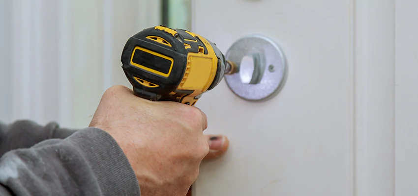 Street Locksmith For Smart Lock Repair in Coral Gables, FL